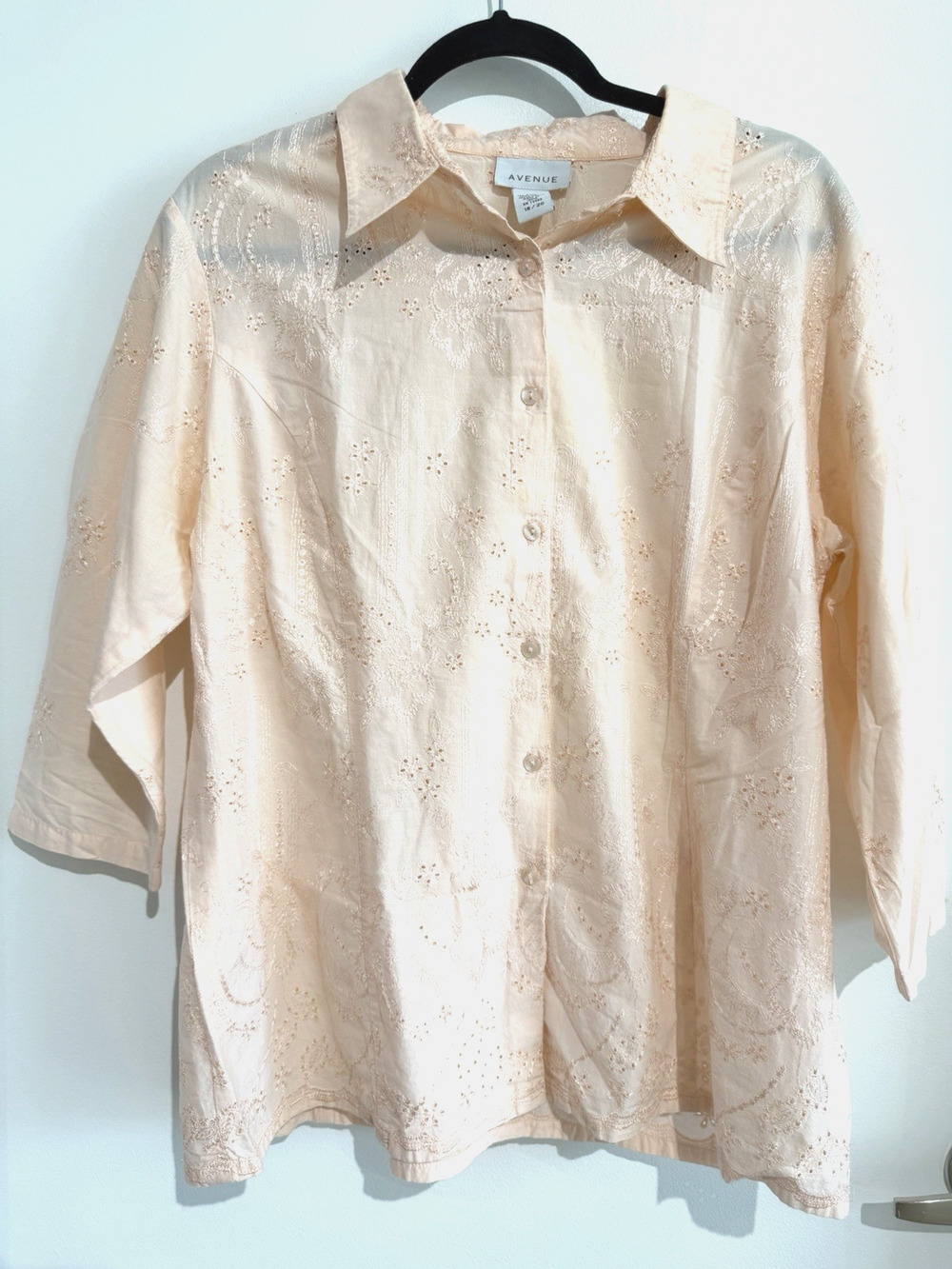 Avenue Embroidered peach eyelet Top Button Shirt up Women's Cotton Size 18/20